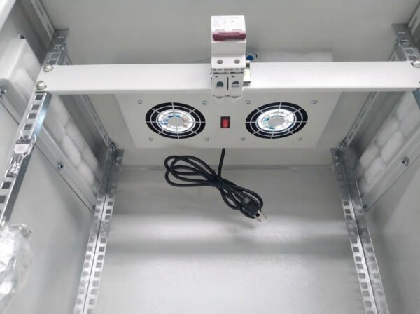 Gabinete para Exterior 14RU abrazaderas para tubos cuadrados 65x60x50 IP65